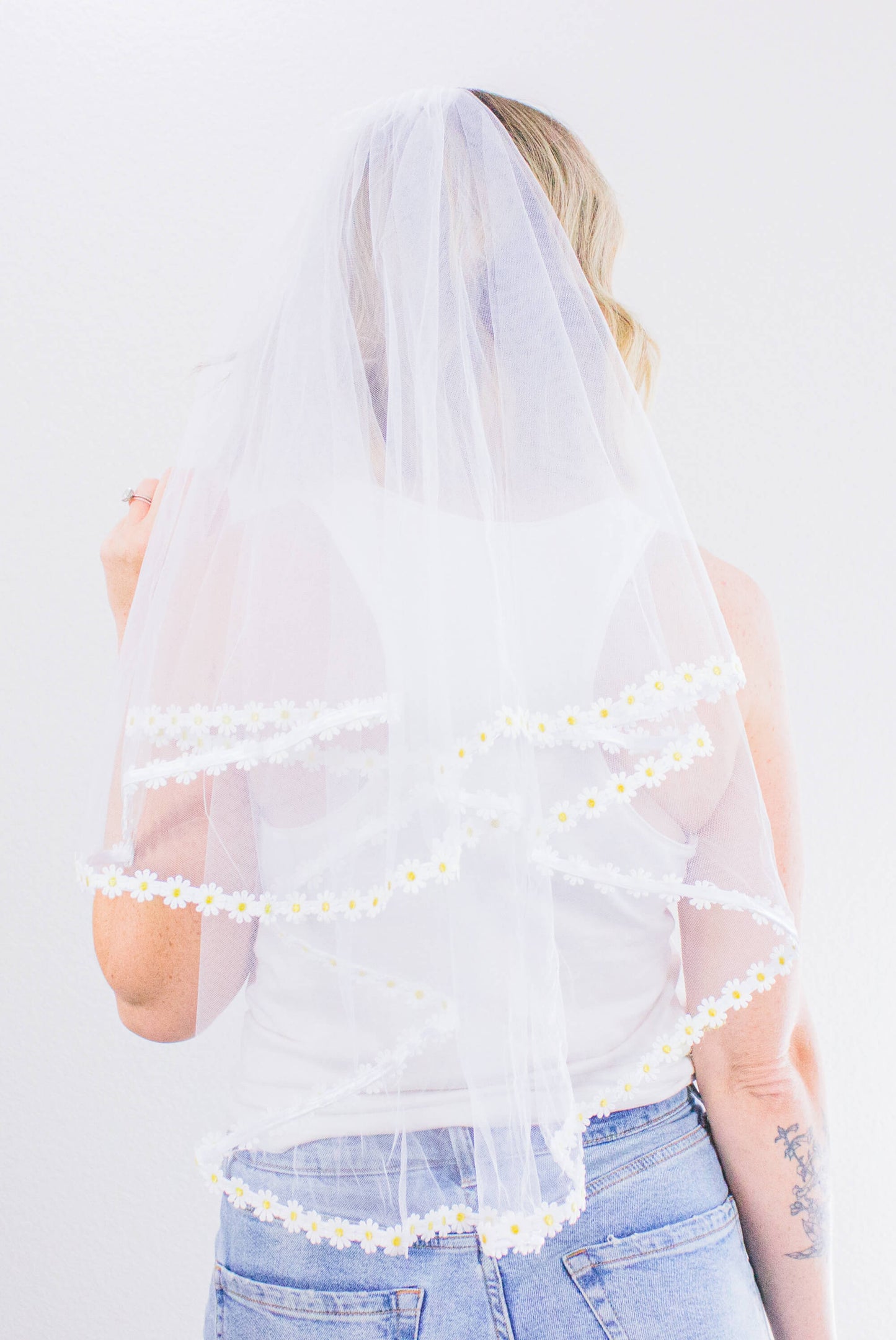 Daisy Trim 90's Bachelorette Party Veil