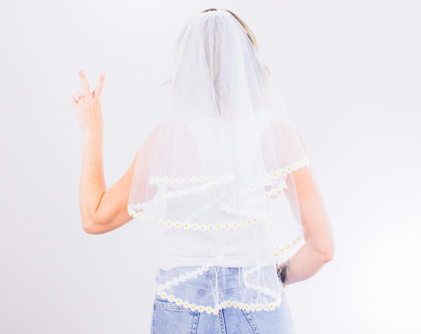 Daisy Trim 90's Bachelorette Party Veil